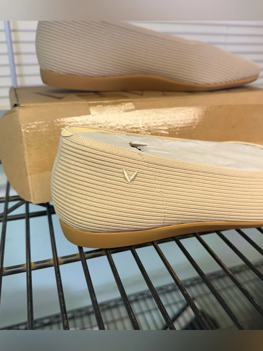 Vivaia Margot square toe v cut flats sz 11